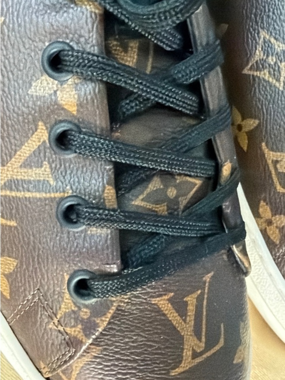 Louis Vuitton Brown Monogram Men’s Low-Top Sneakers with Black Laces - Picture 13 of 14